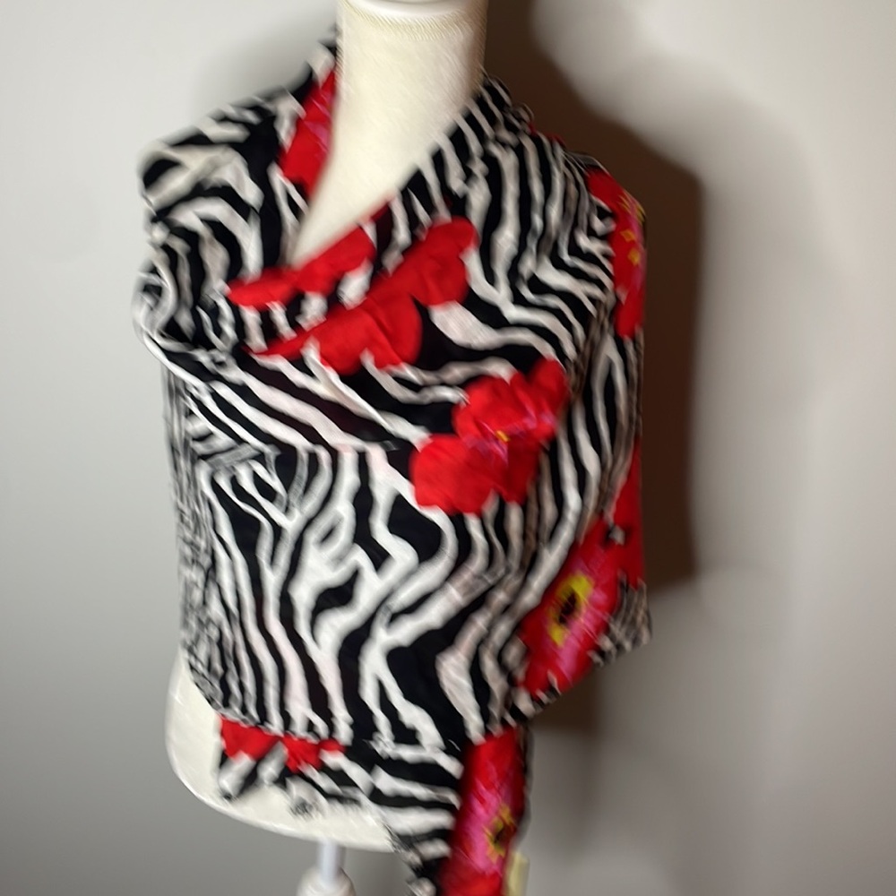 🧣 Joan Rivers Red Poppy & Zebra Stripe Wrap/Scarf w/Frayed Edge. 🧣 - Picture 15 of 16